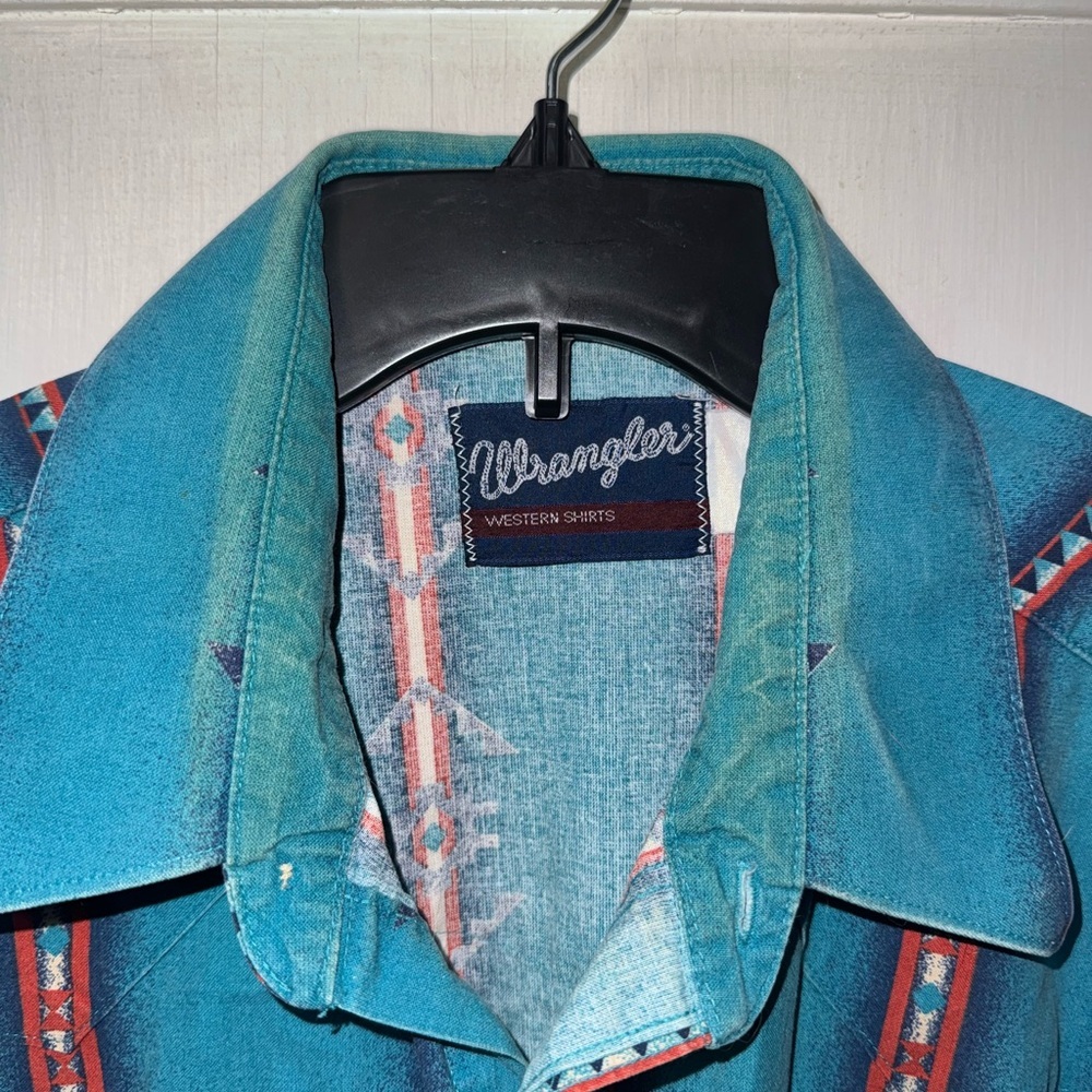 Vintage Wrangler Men's Blue and Red Patterned Shirt Jacket - Picture 2 of 8
